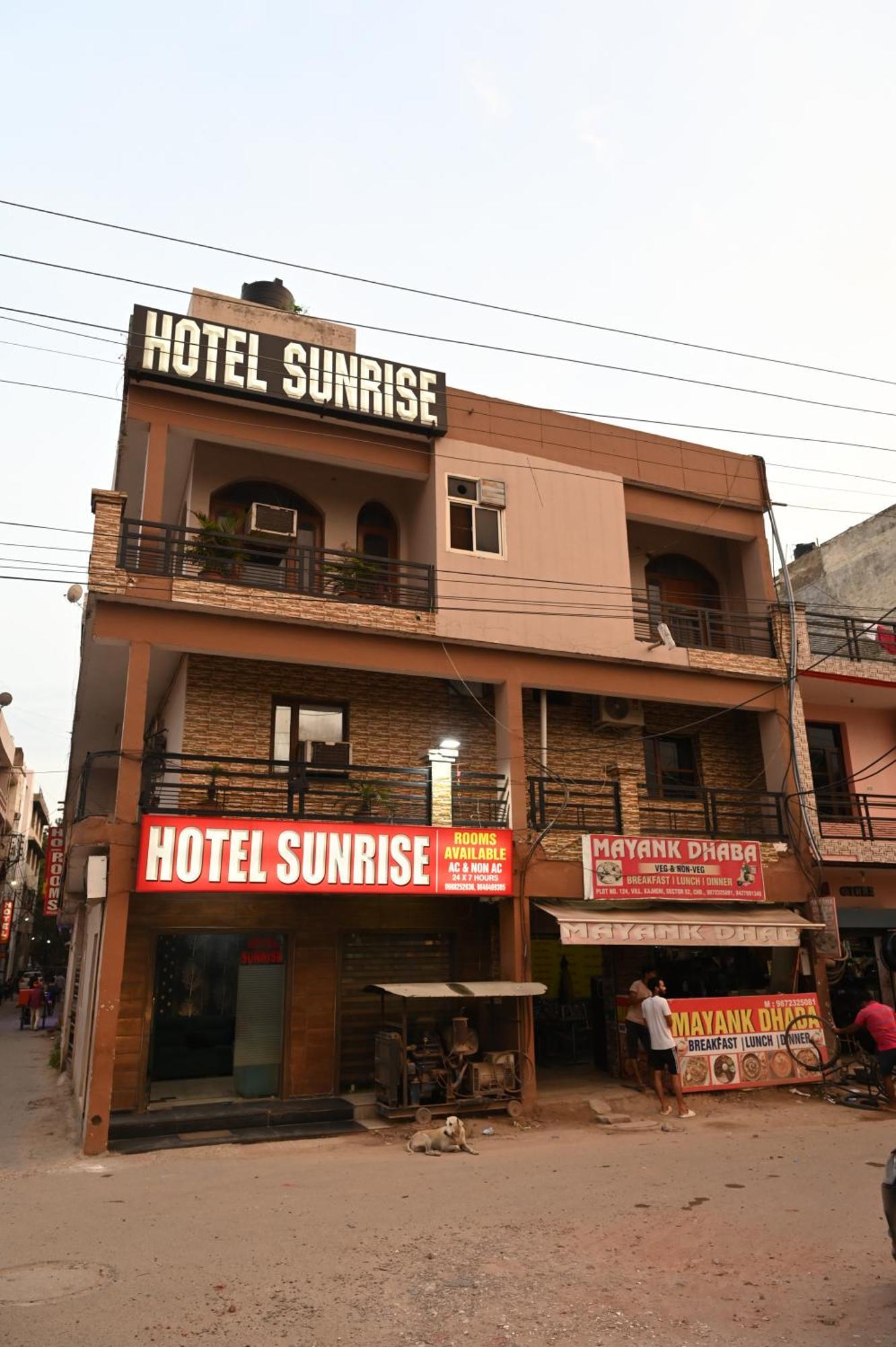 Hotel Sunrise Chandīgarh Exteriör bild
